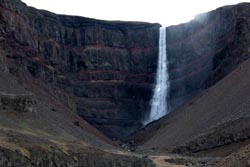 Nordeuropa, Island: Große Expedition - Wasserfall Hengifoss